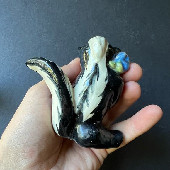 2 Vintage CERAMIC ARTS Studio Mother Mrs Skunk from Bambi 169-3 Figurine 3" Tall - Picture 4 of 11